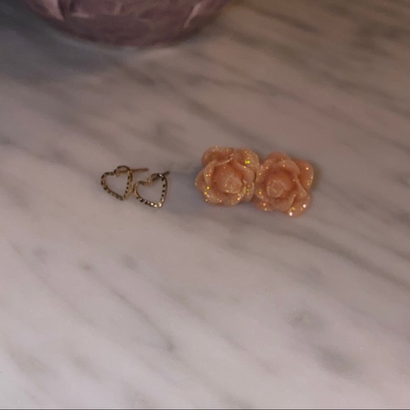 Bundle of 6 sets of flower and heart stud earrings - Picture 5 of 8